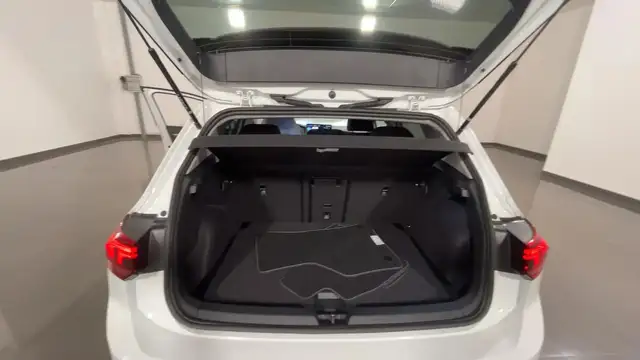 Volkswagen Golf view 19
