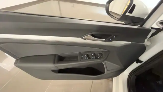Volkswagen Golf view 17