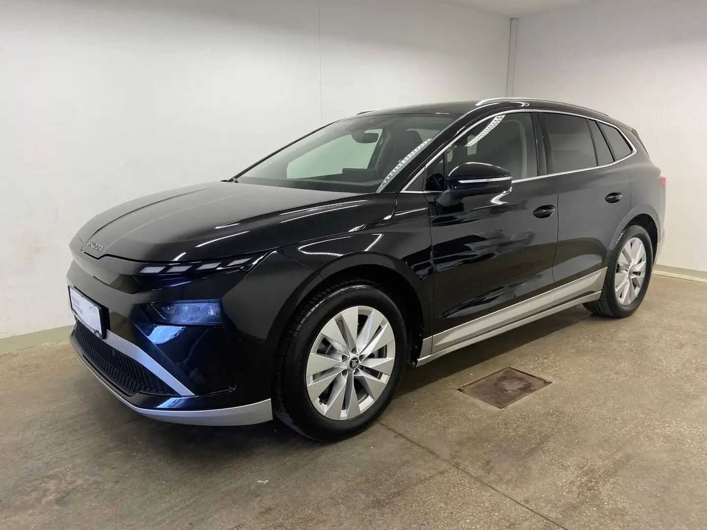 Skoda Enyaq 85 Schwarz - 1