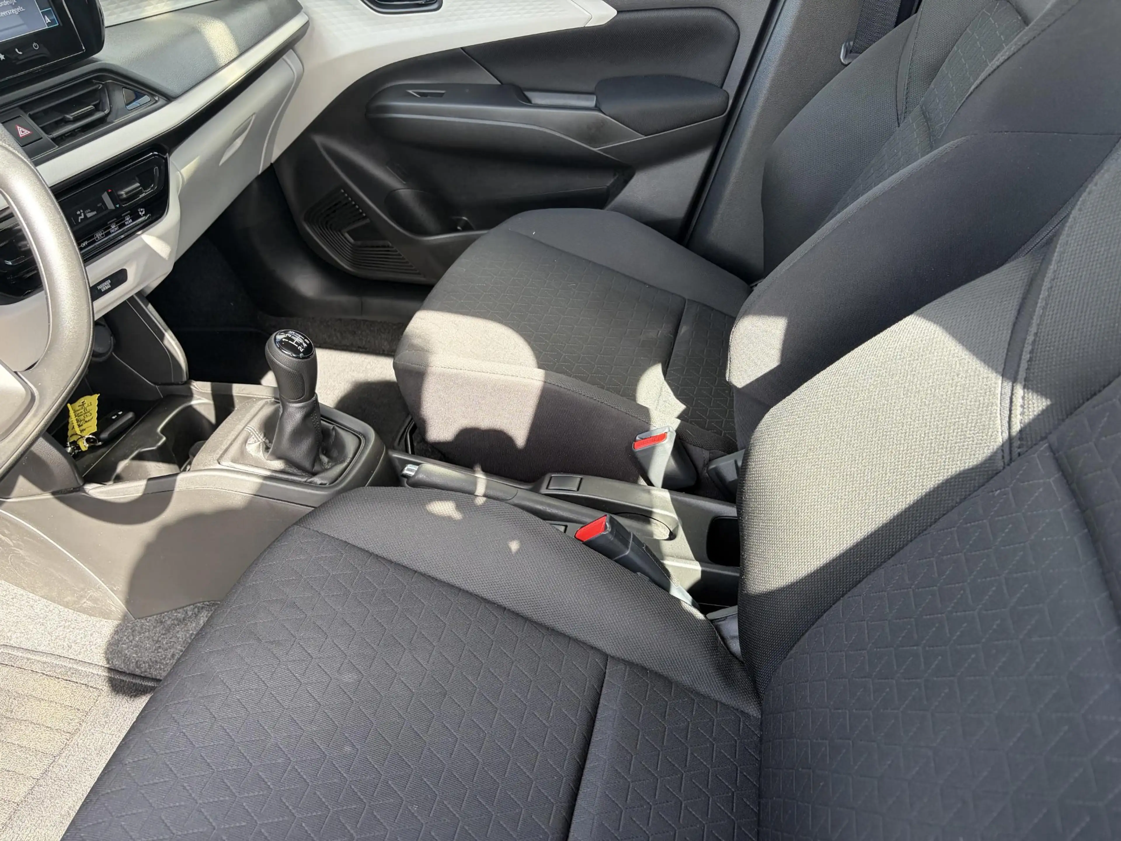 Suzuki Swift 1.2 Comfort plus Smart Hybrid — photo 8
