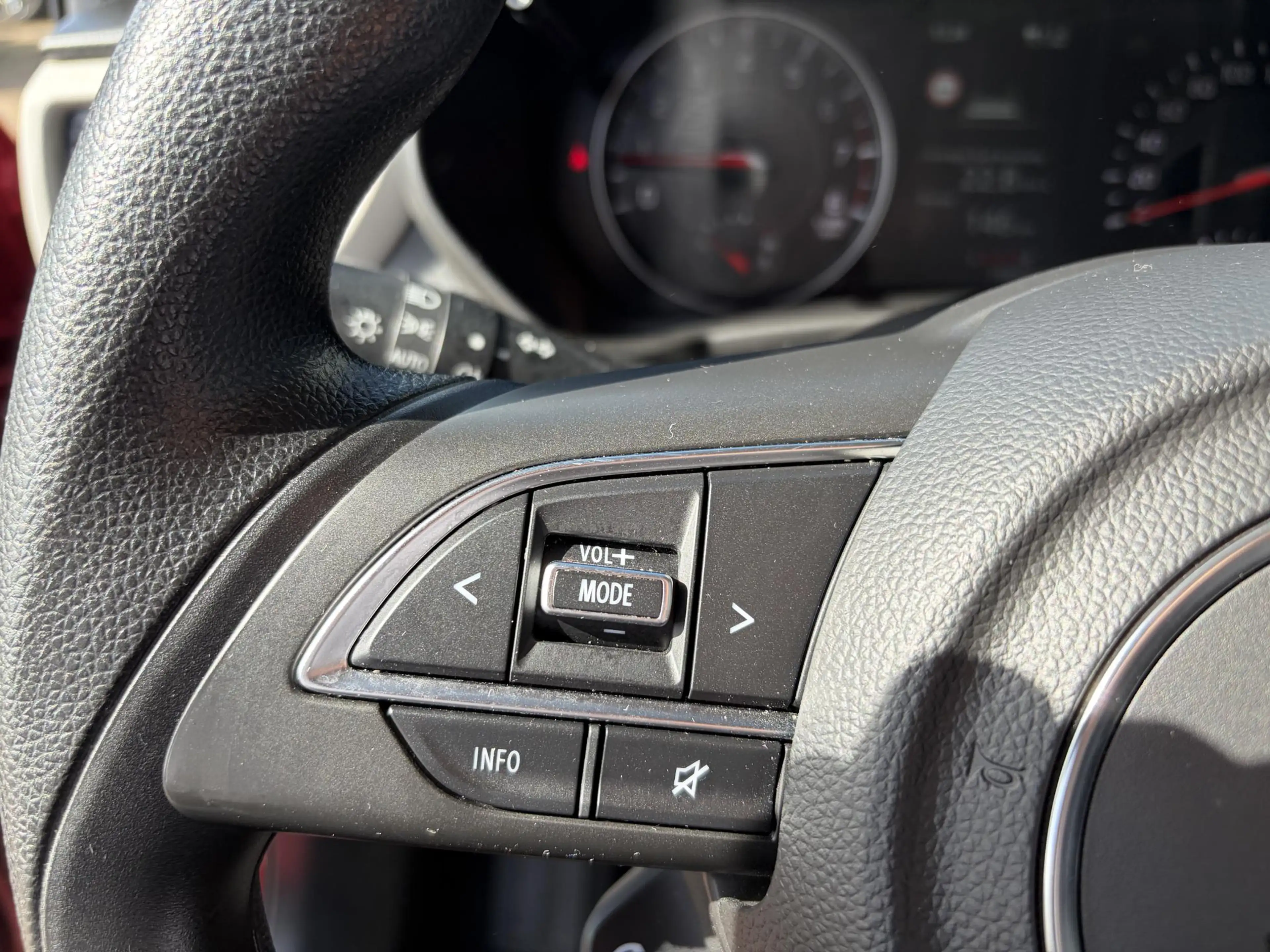 Suzuki Swift 1.2 Comfort plus Smart Hybrid — photo 11
