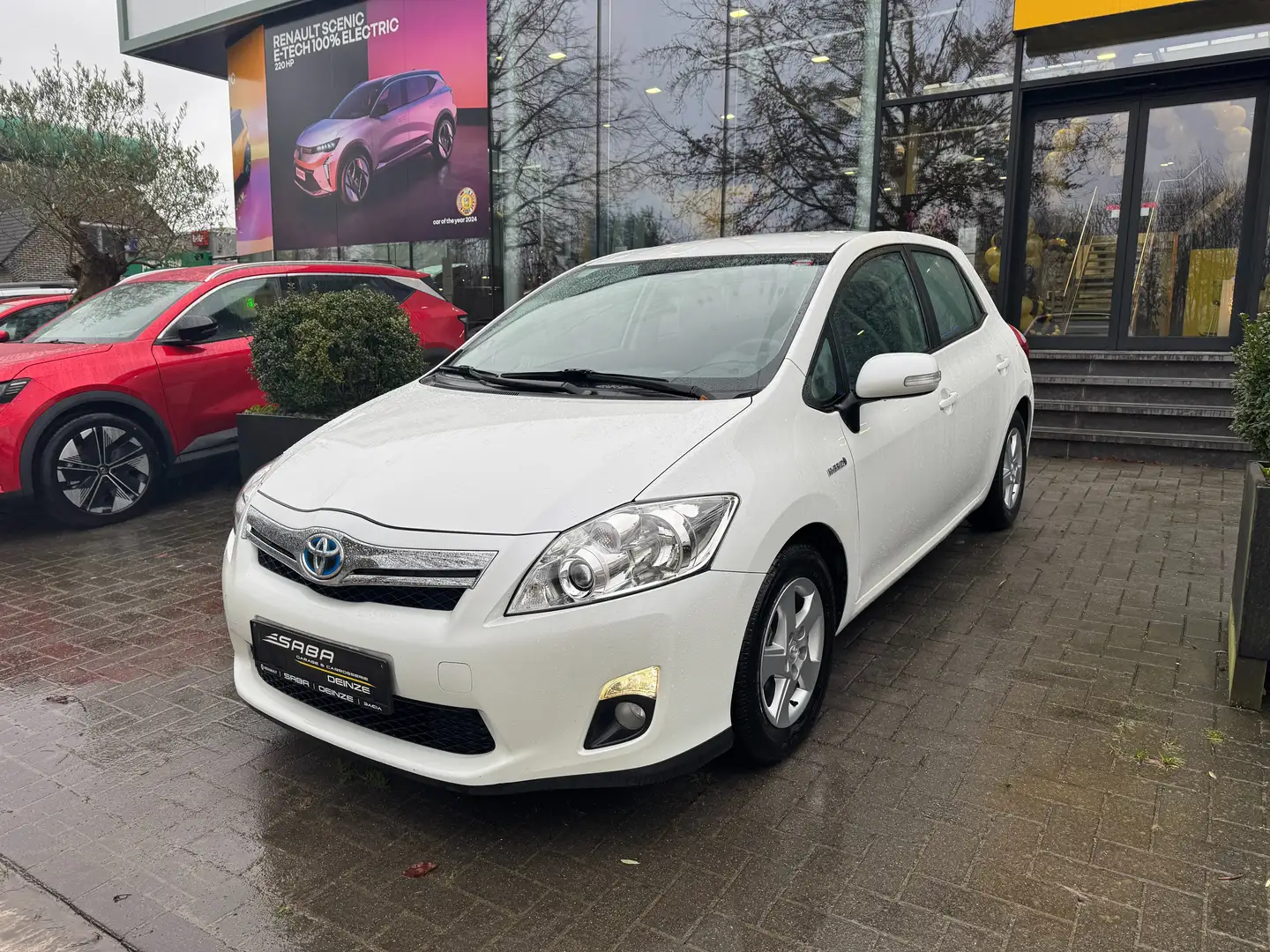 Toyota Auris 1.8i HSD Sol CVT Wit - 1