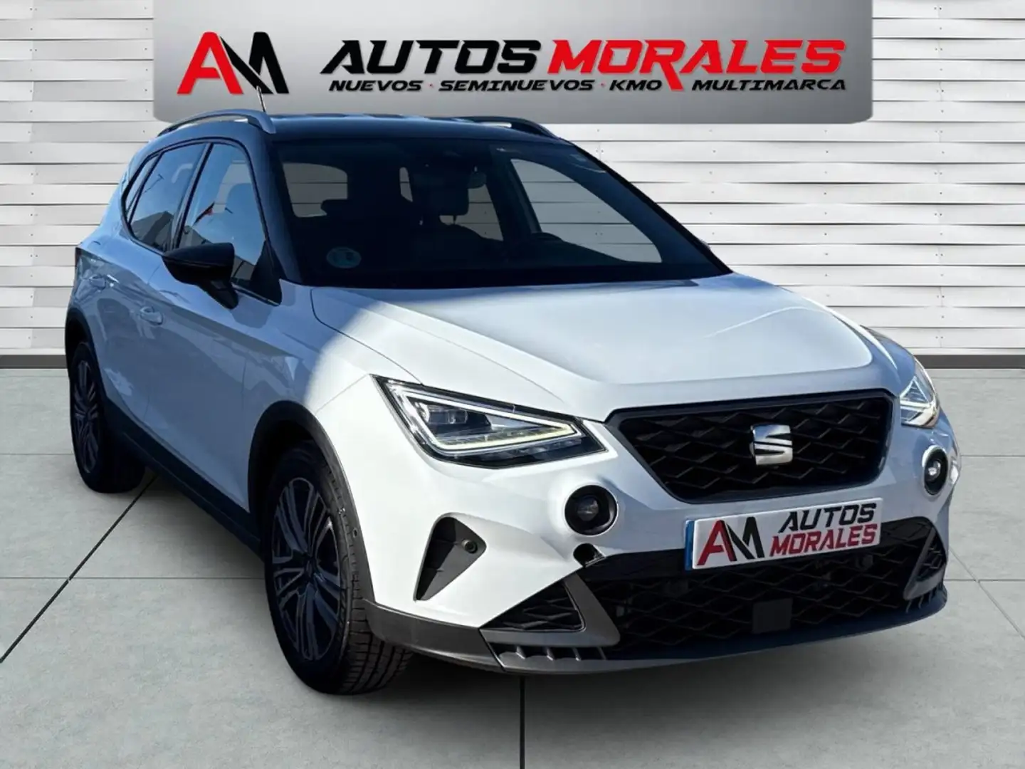 SEAT Arona 1.0 TSI S&S FR 110 Weiß - 2