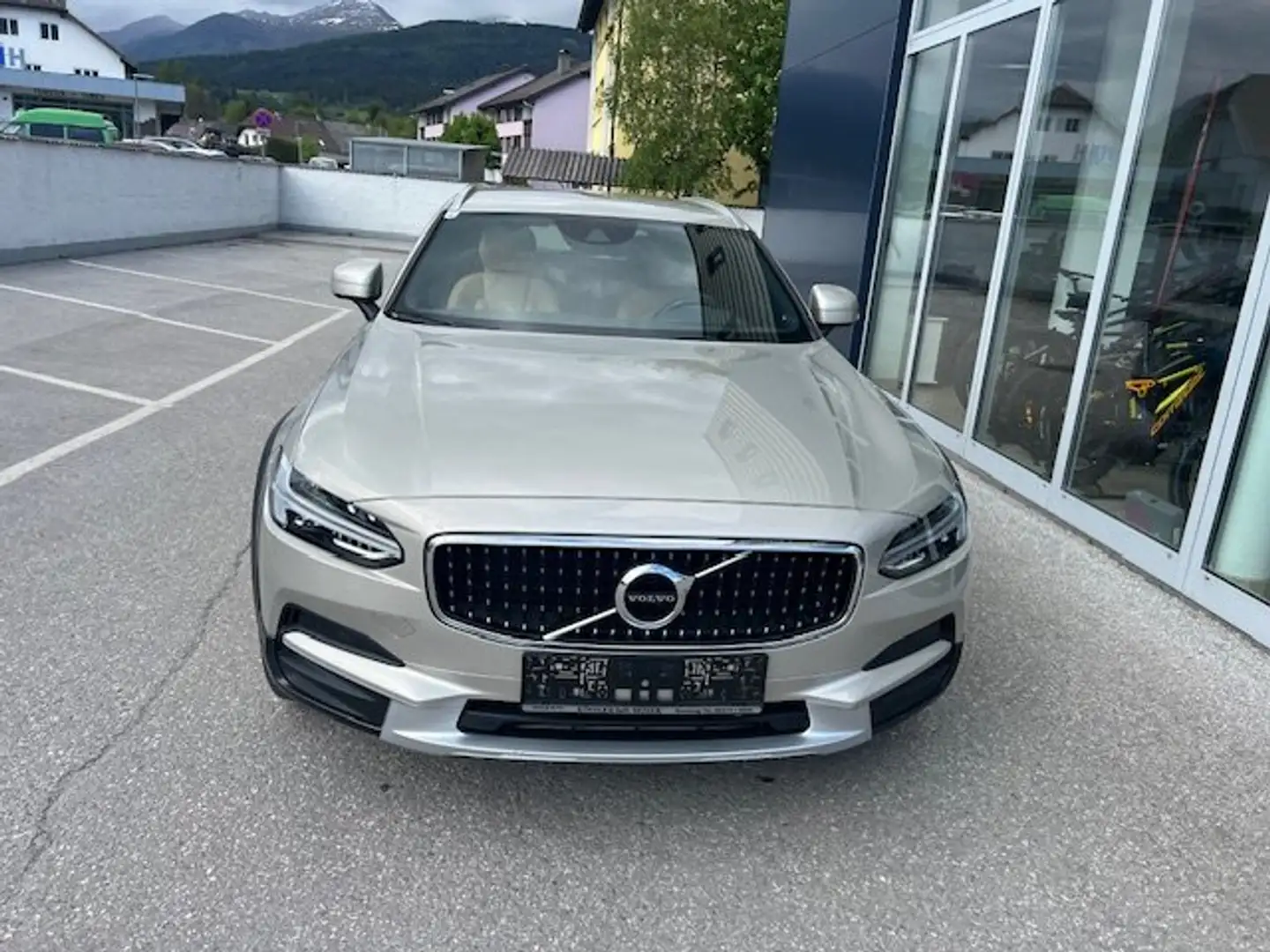 Volvo V90 Cross Country D4 AWD Geartronic *101.900km* Grau - 2
