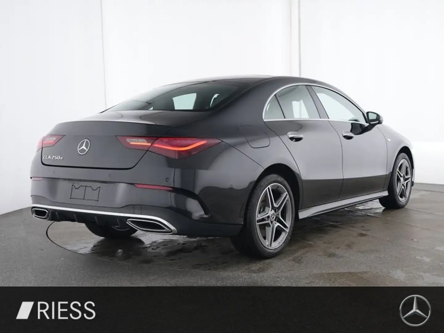 Mercedes-Benz CLA 250 e AMG Sport LED Pano HUD Ambi Schwarz - 2