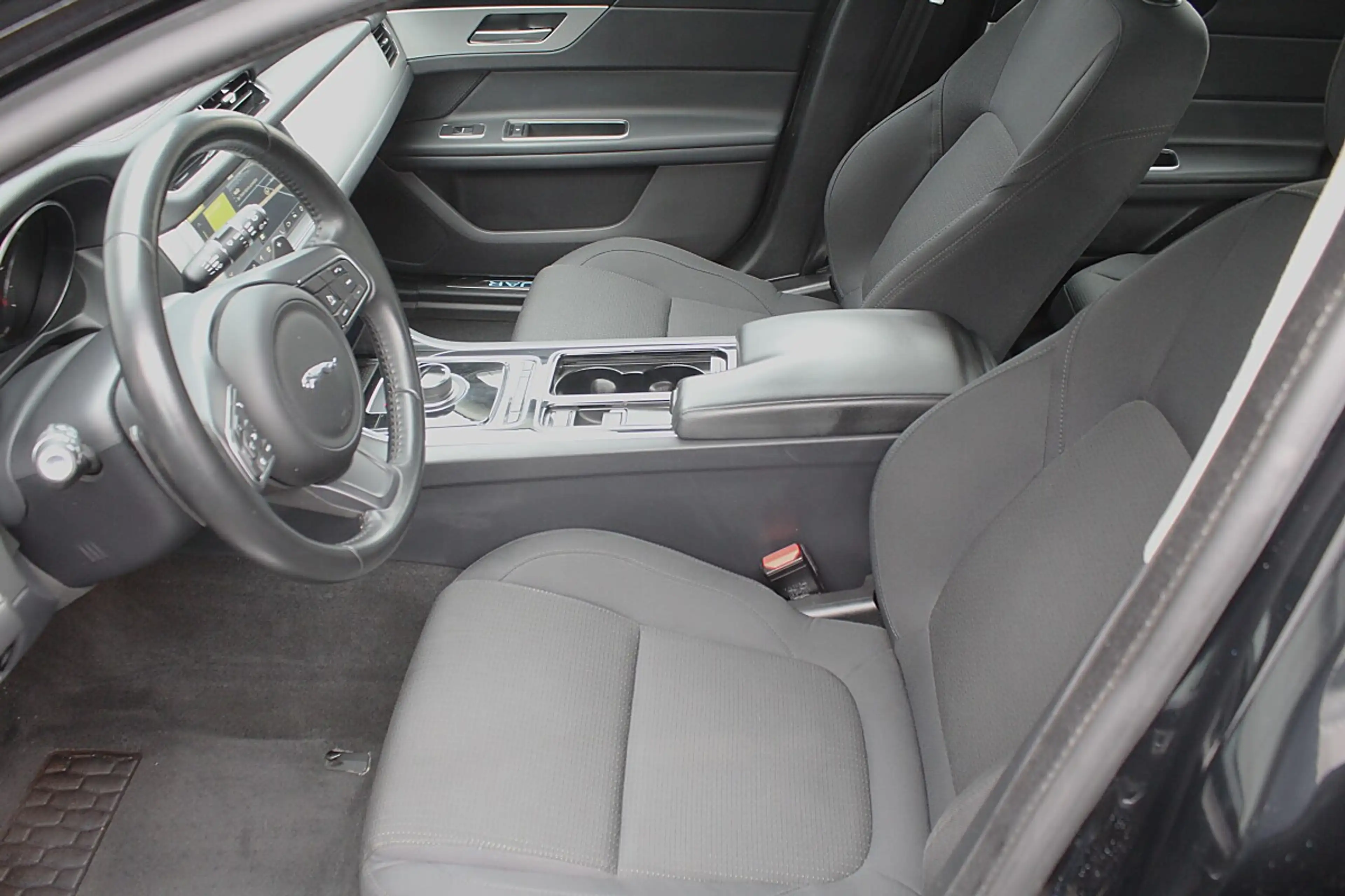 Jaguar XF Sportbrake E-Performance Aut. — photo 11