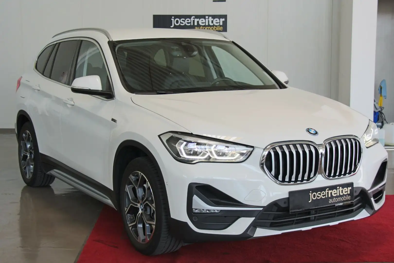 BMW X1 xdrive 25e xLine Aut. AHK/HEAD-UP/NAVI/KAMERA Weiß - 1