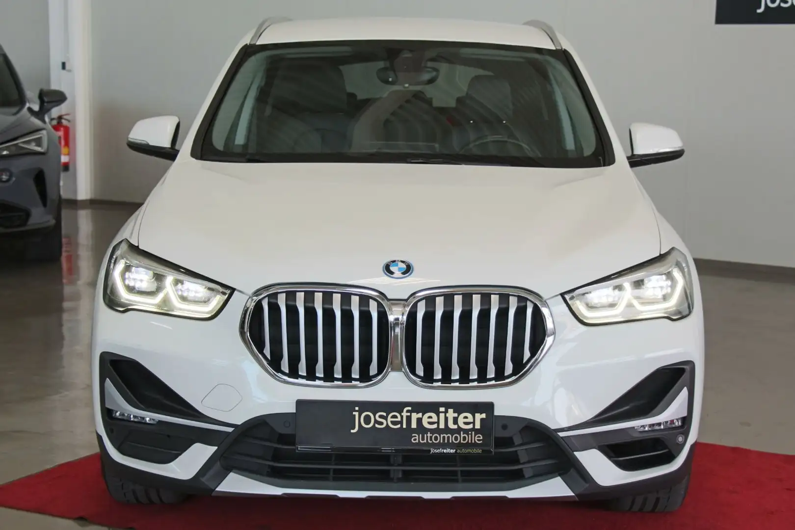 BMW X1 xdrive 25e xLine Aut. AHK/HEAD-UP/NAVI/KAMERA Weiß - 2