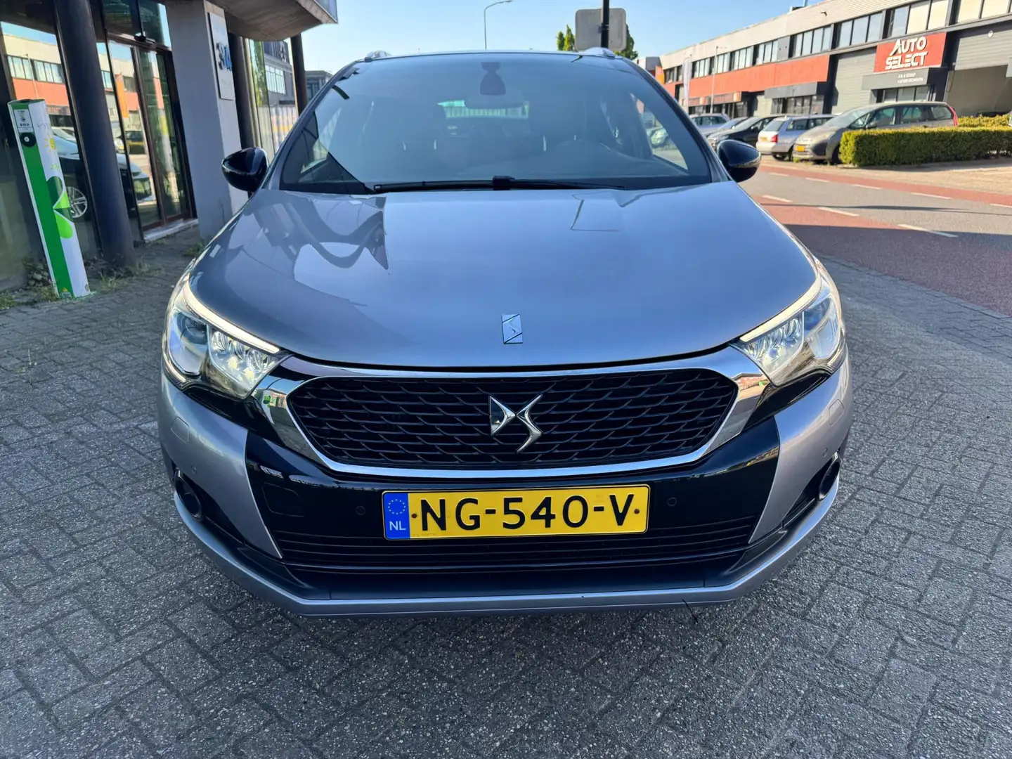 DS Automobiles DS 4 Crossback 1.2 PureTech Business / Camera / Trekhaak / Navi / Gri - 2