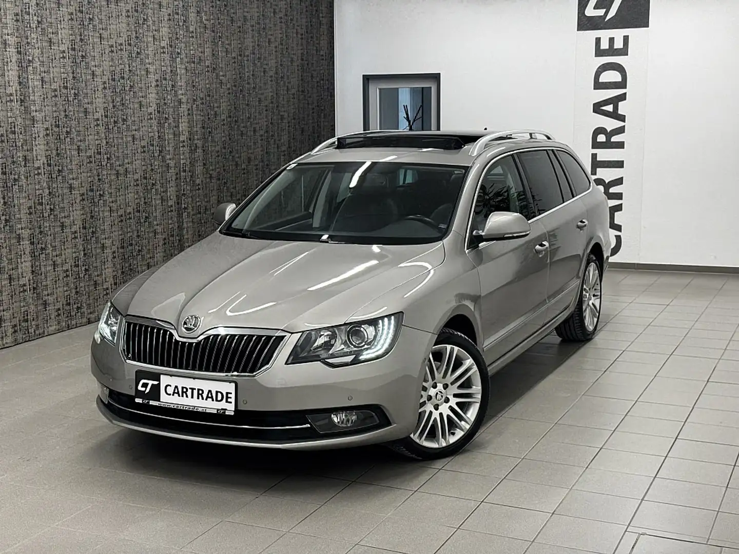 Skoda Superb Combi Elegance 2,0 TDI 4x4 Green tec DSG Beige - 2