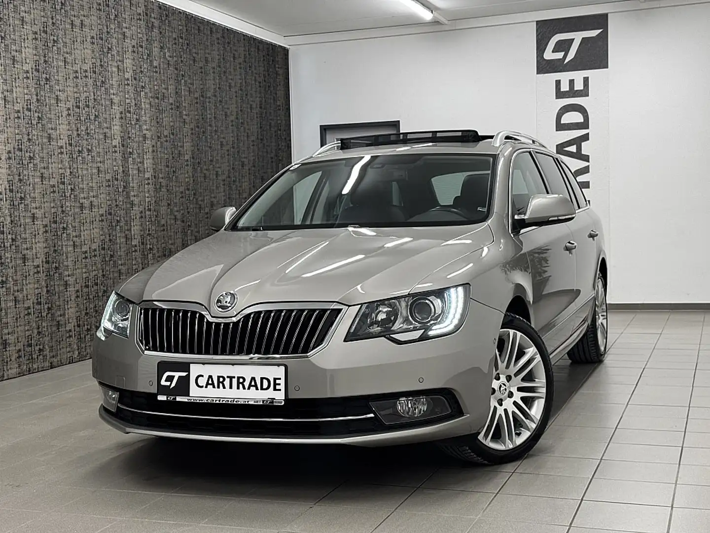 Skoda Superb Combi Elegance 2,0 TDI 4x4 Green tec DSG Beige - 1