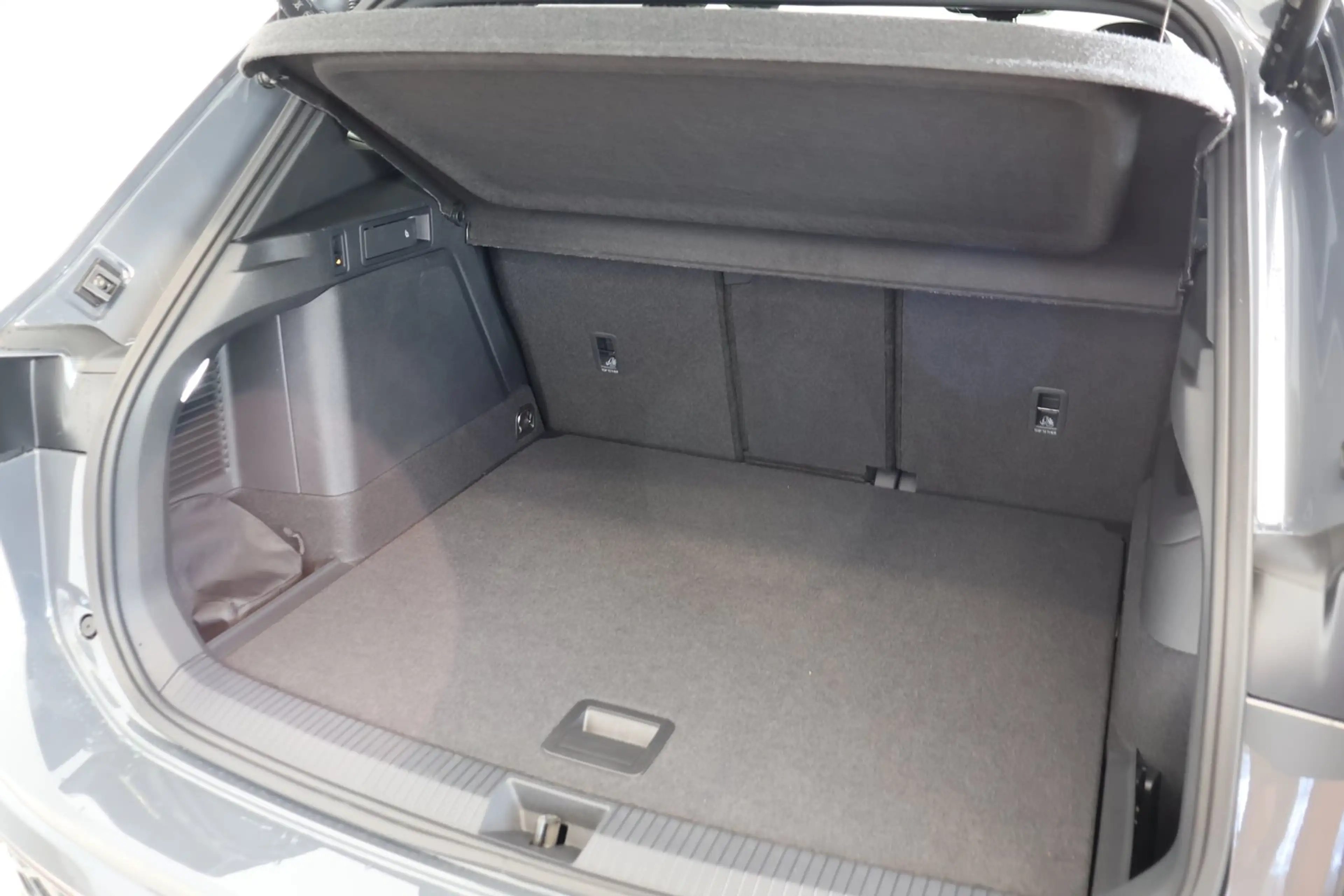Volkswagen Tiguan Sport eHybrid DSG 150 kW — photo 15