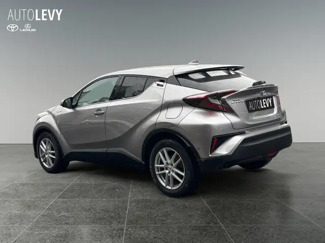 Toyota C-HR view 4
