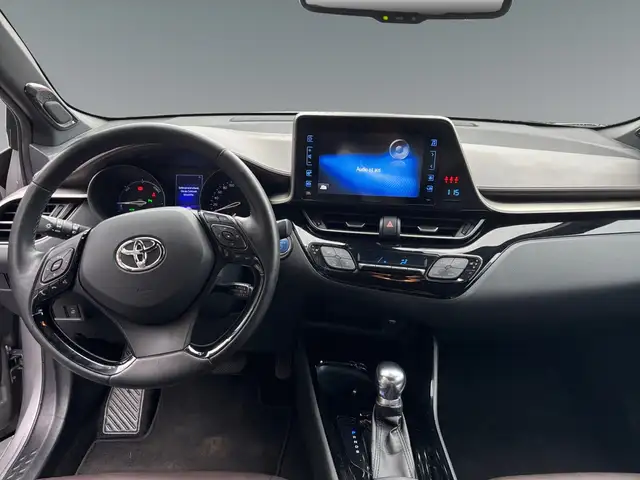 Toyota C-HR view 11