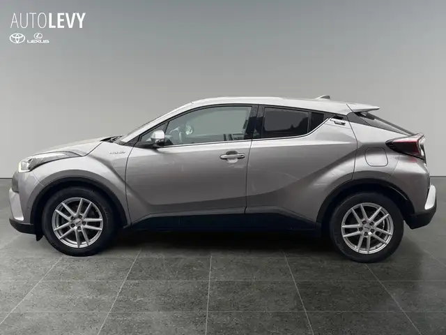 Toyota C-HR view 3