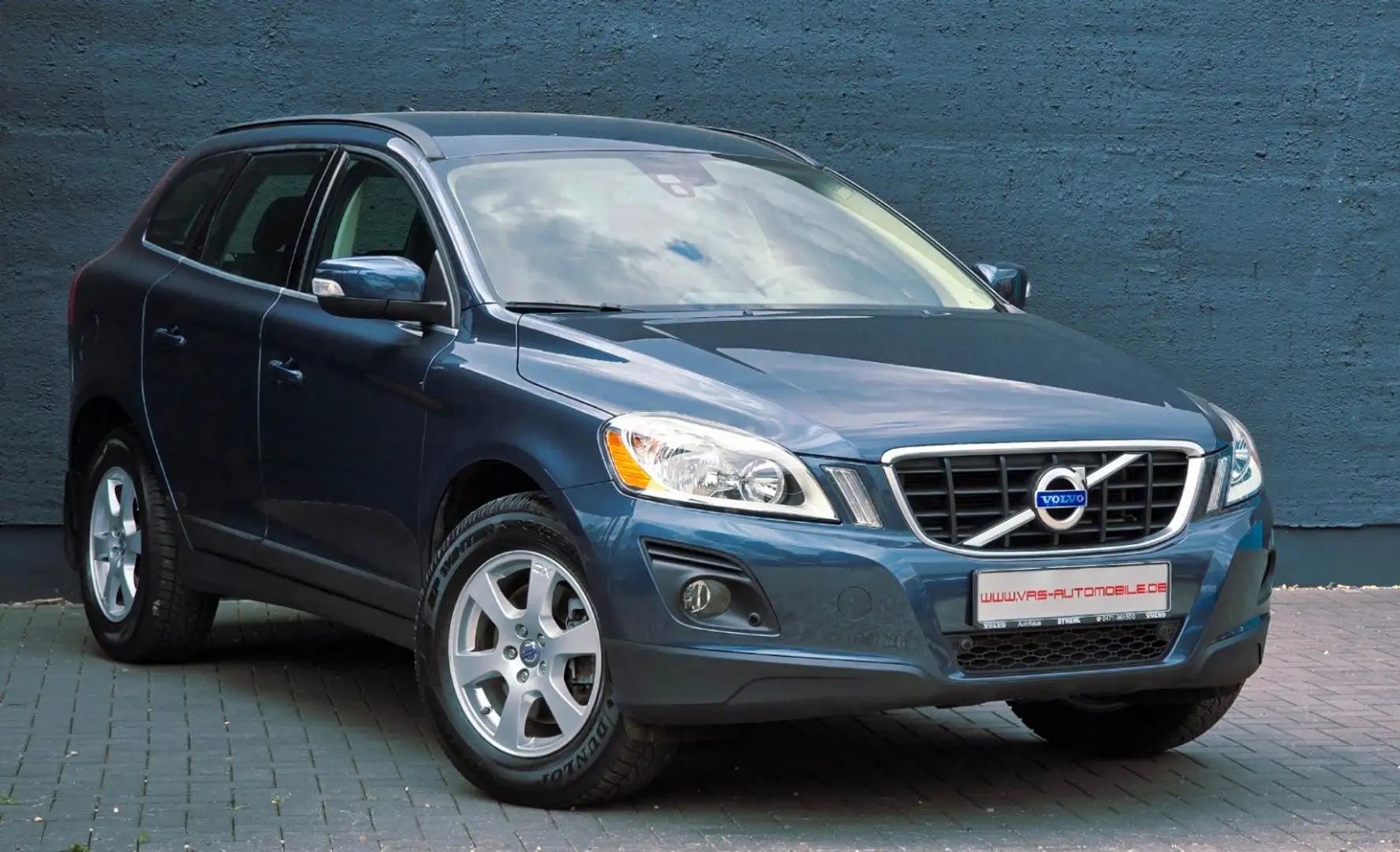 Volvo XC60 Momentum AWD Blau - 2