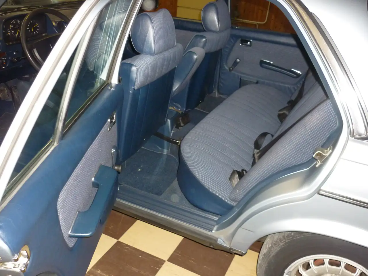 Mercedes-Benz 240, foto 9
