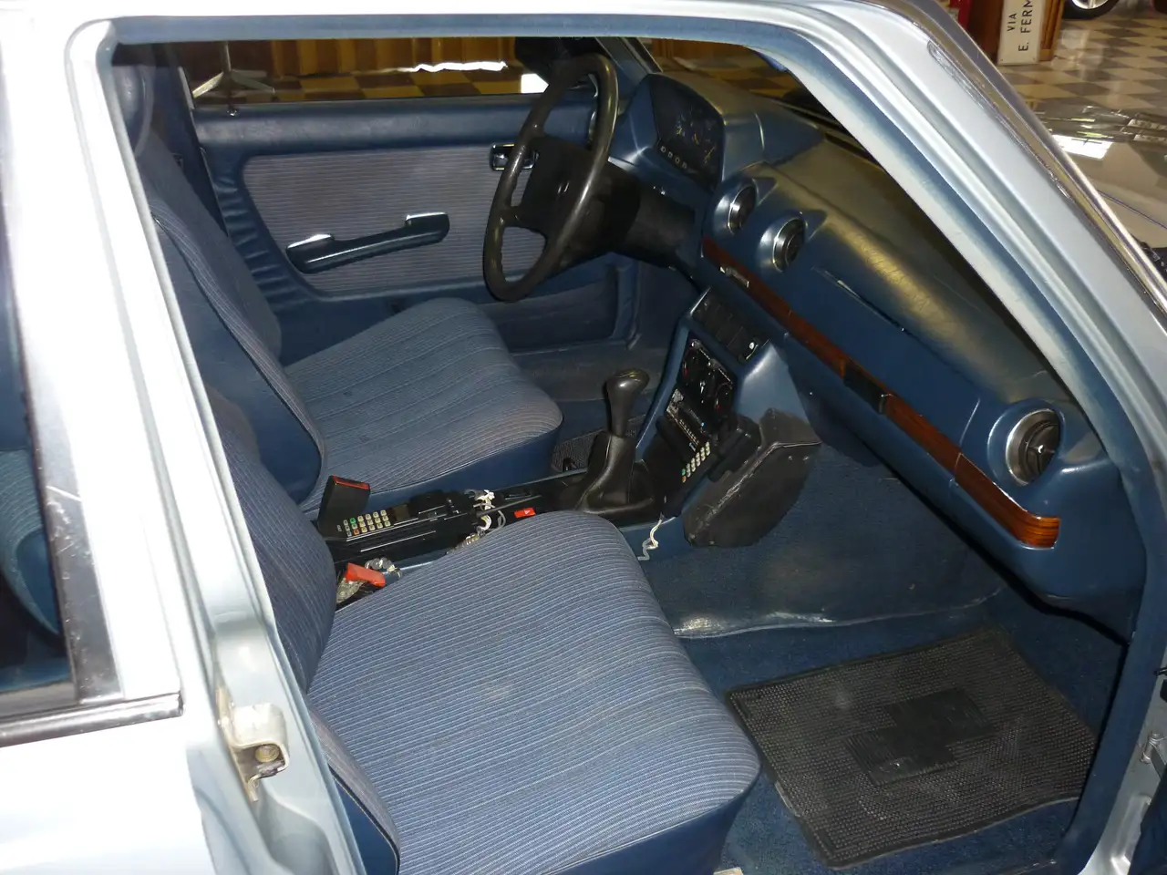 Mercedes-Benz 240, foto 4