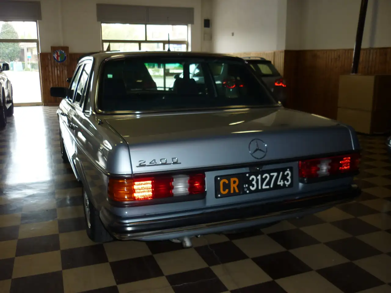 Mercedes-Benz 240, foto 5