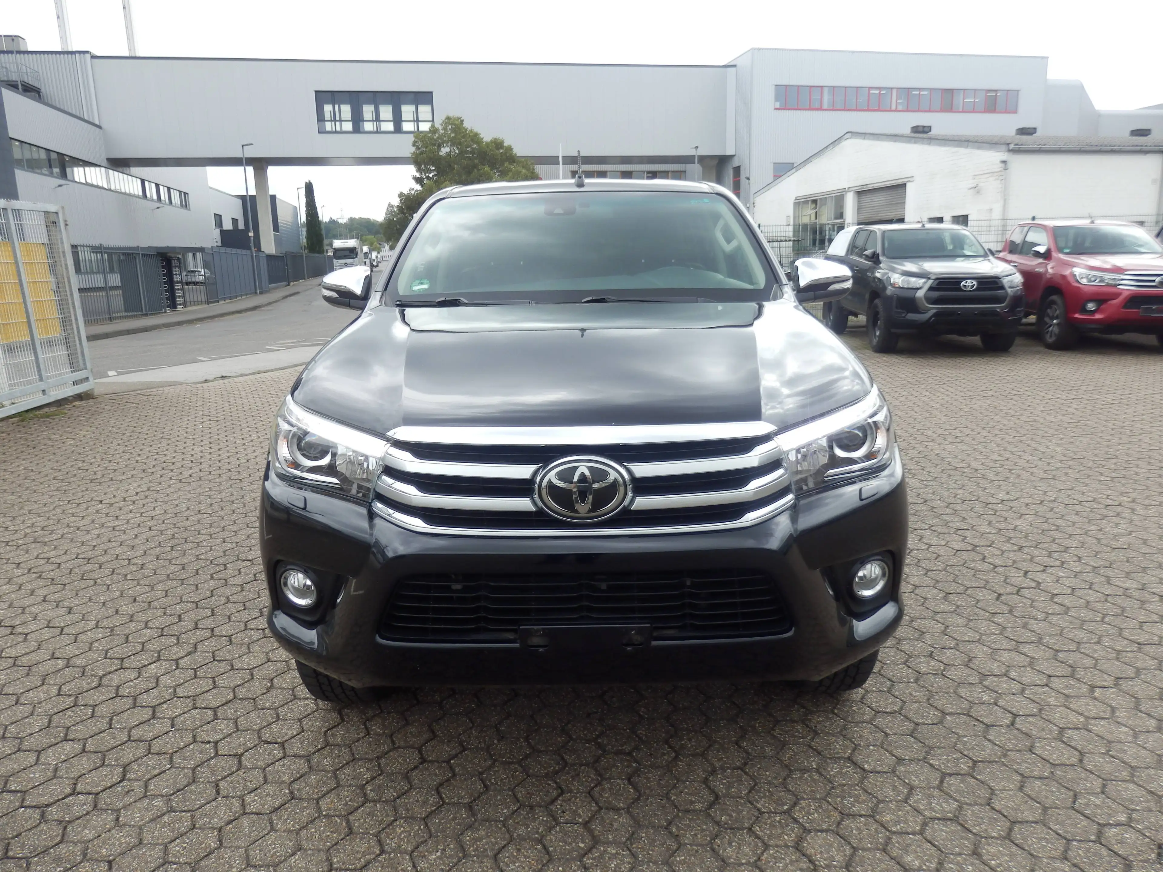 Toyota Hilux Double Cab Executive 4x4, Automatik, Leder, Sitzheizung, Klimaautomatik, Xenon, LED, HHK, Hardtop — photo 4