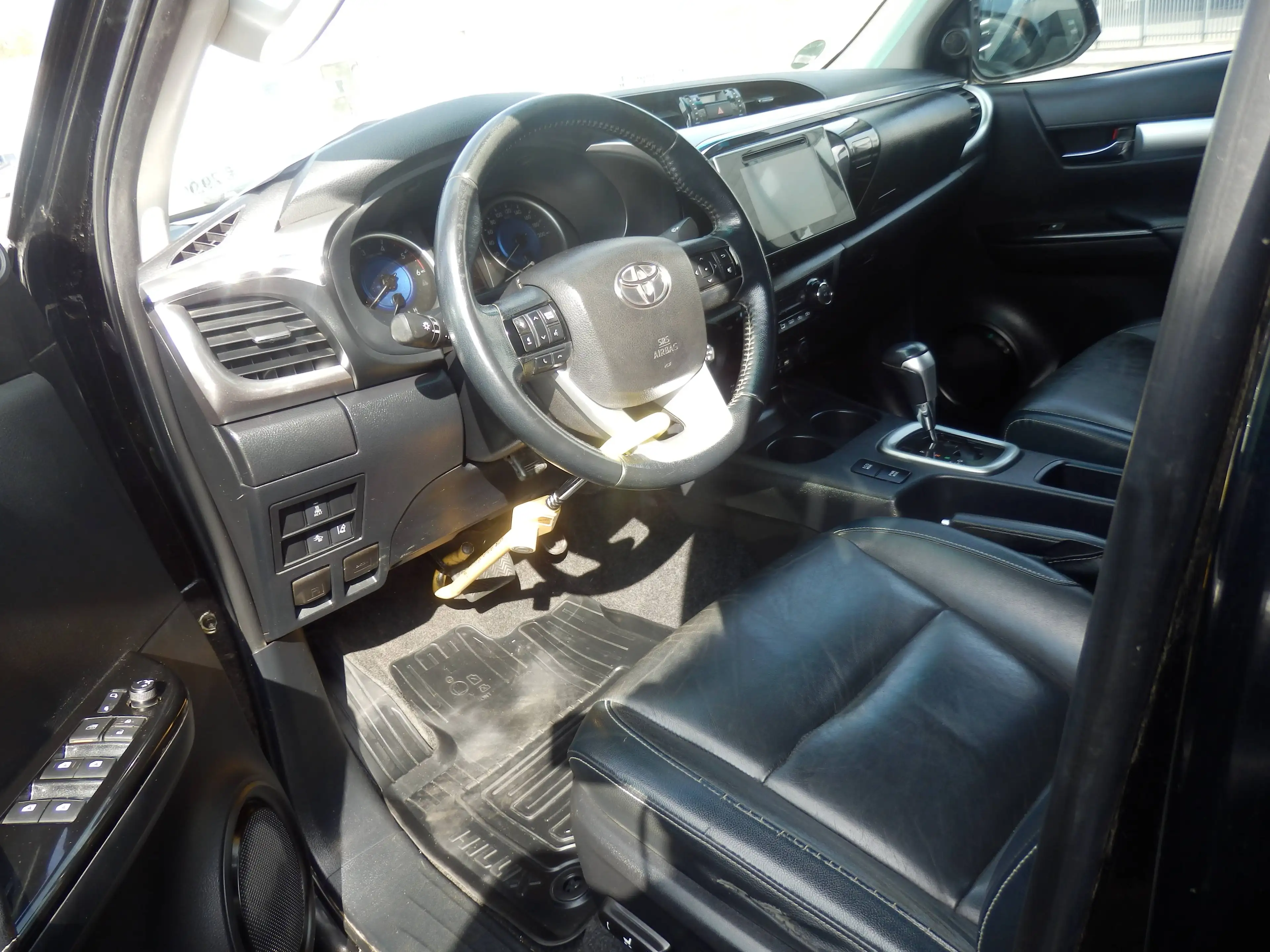 Toyota Hilux Double Cab Executive 4x4, Automatik, Leder, Sitzheizung, Klimaautomatik, Xenon, LED, HHK, Hardtop — photo 13