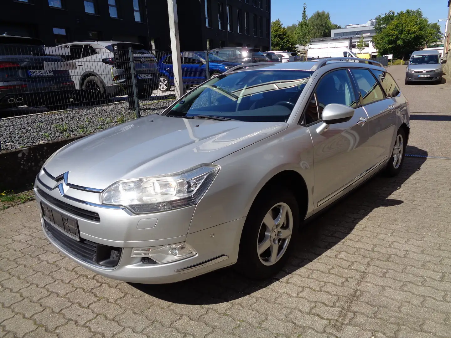 Citroen C5 Tourer Confort 2.0 HDi, Klimatr., PDC, GRA Silber - 2