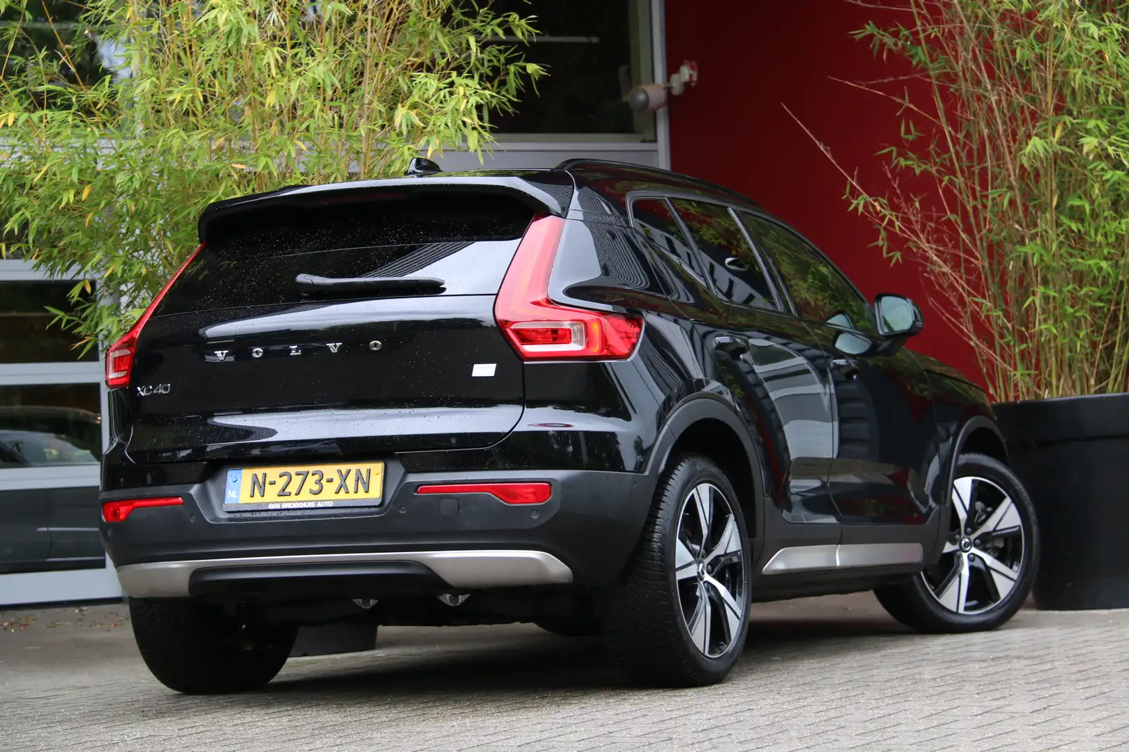 Volvo XC40 Recharge Pro | Trekhaak | 360 Camera | Panoramadak Schwarz - 2