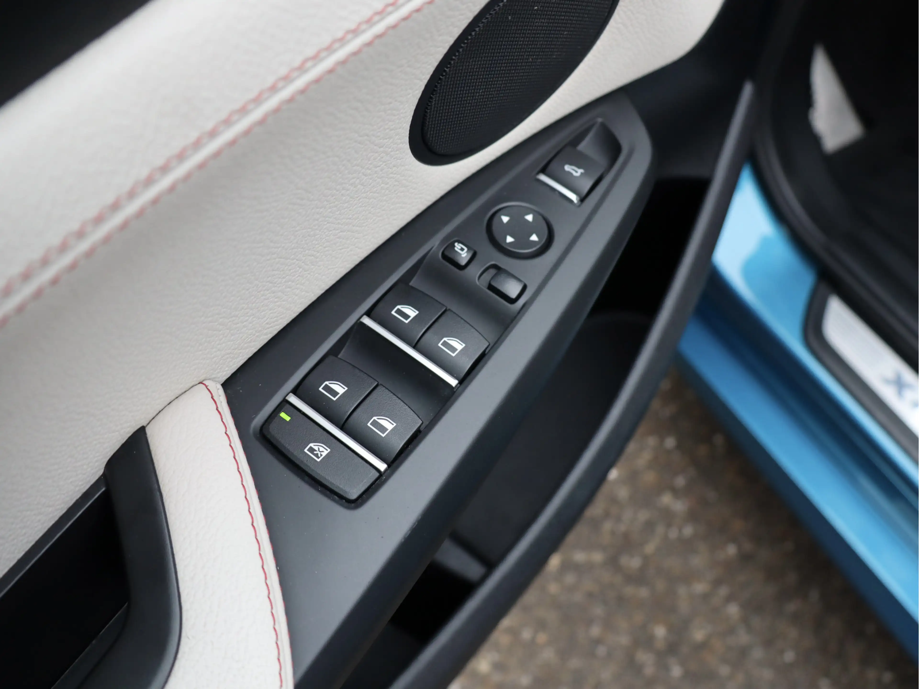 BMW X4 M40i Centennial High Executive | CarPlay | MOOISTE — photo 12
