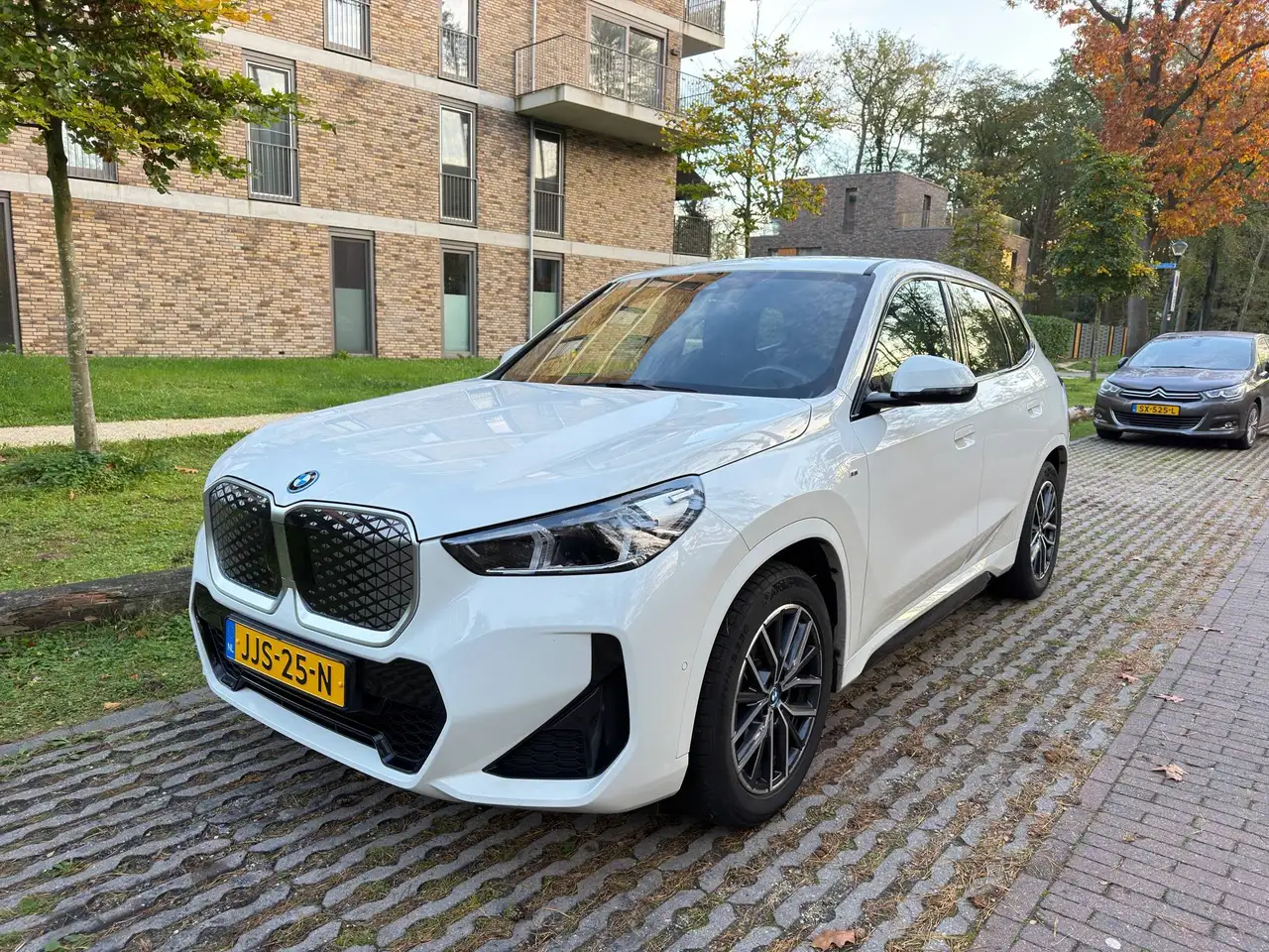 BMW iX1