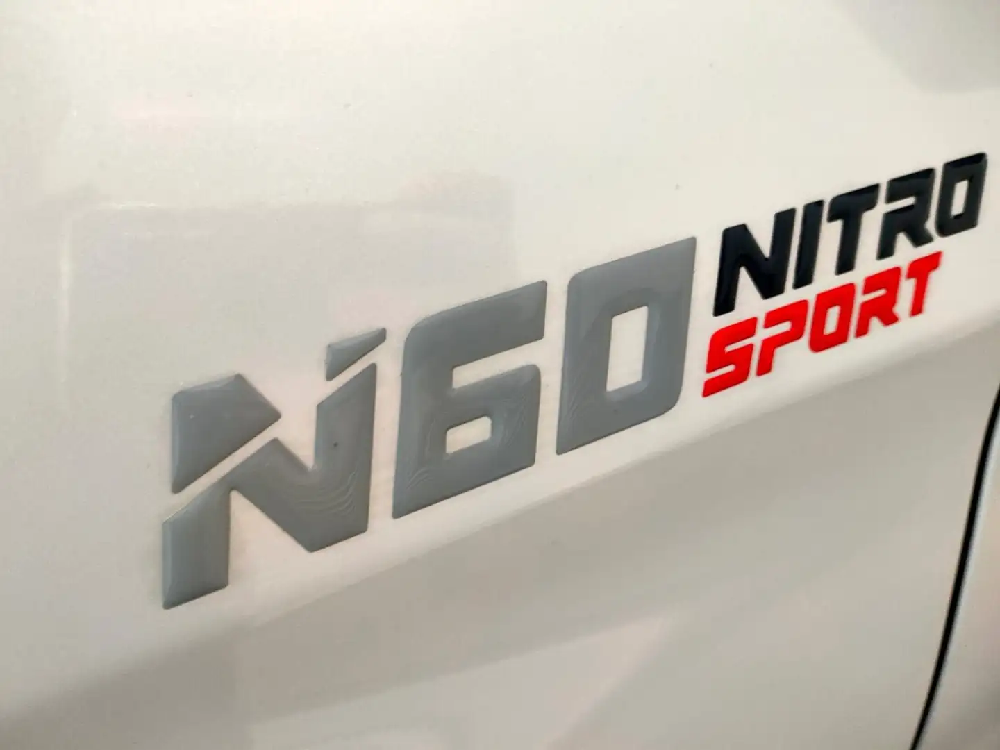 Isuzu D-Max 1.9 aut. Crew Nitro Sport Cab Bianco - 2