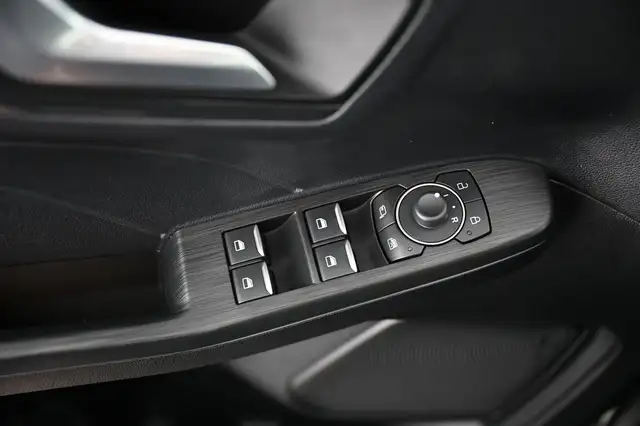 Ford Kuga view 25