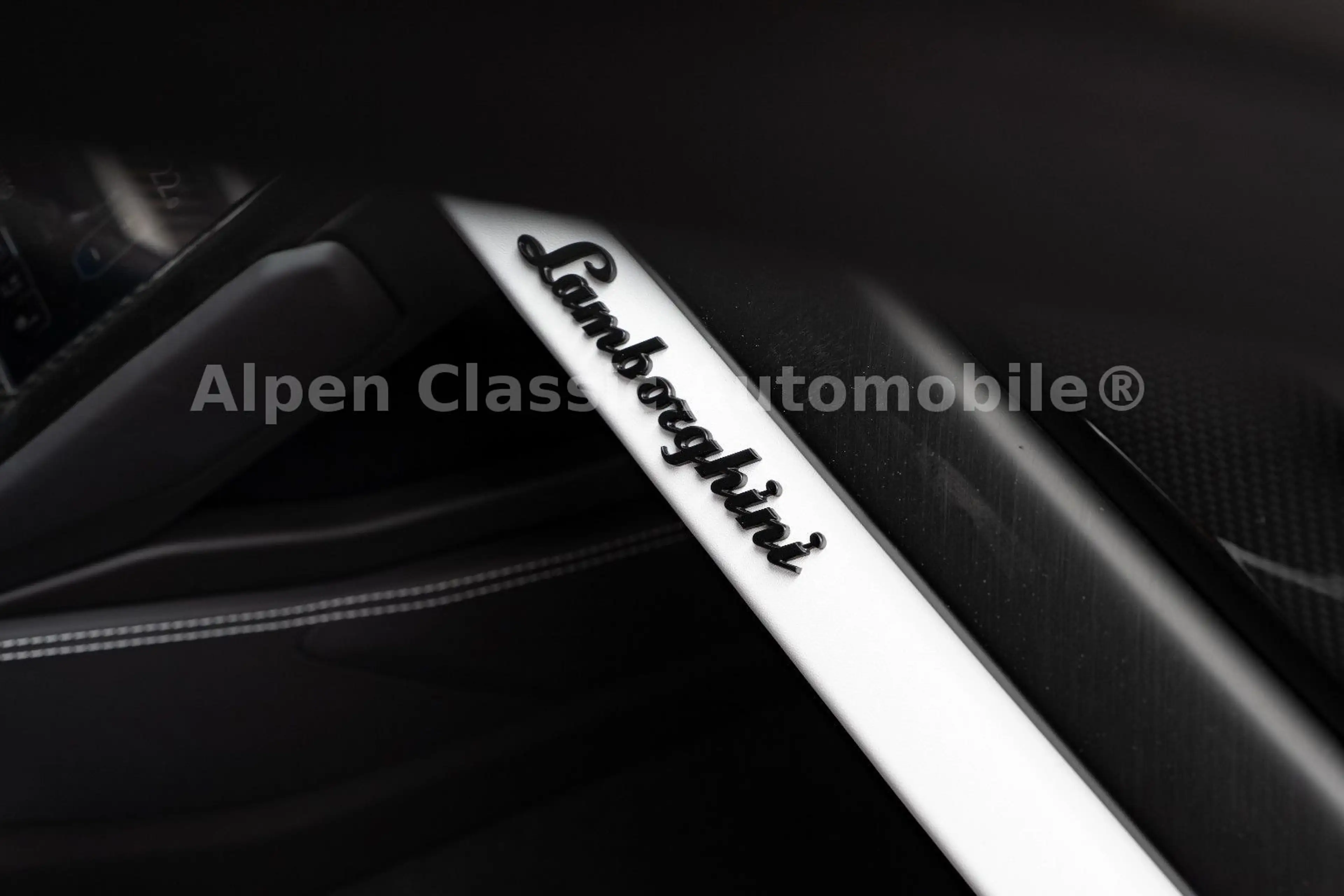Lamborghini Urus S Panorama, B&O, Carbon — photo 9
