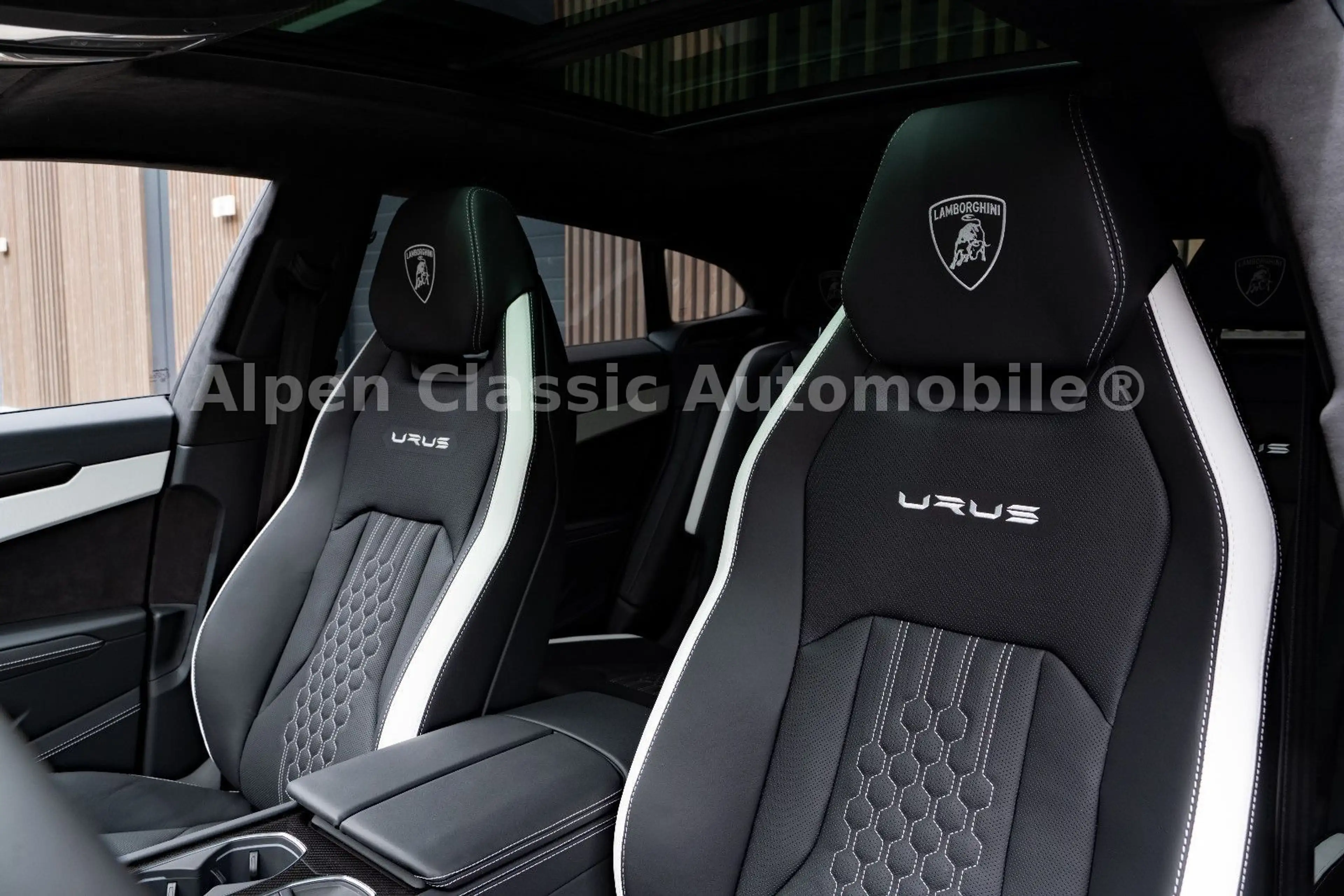 Lamborghini Urus S Panorama, B&O, Carbon — photo 4