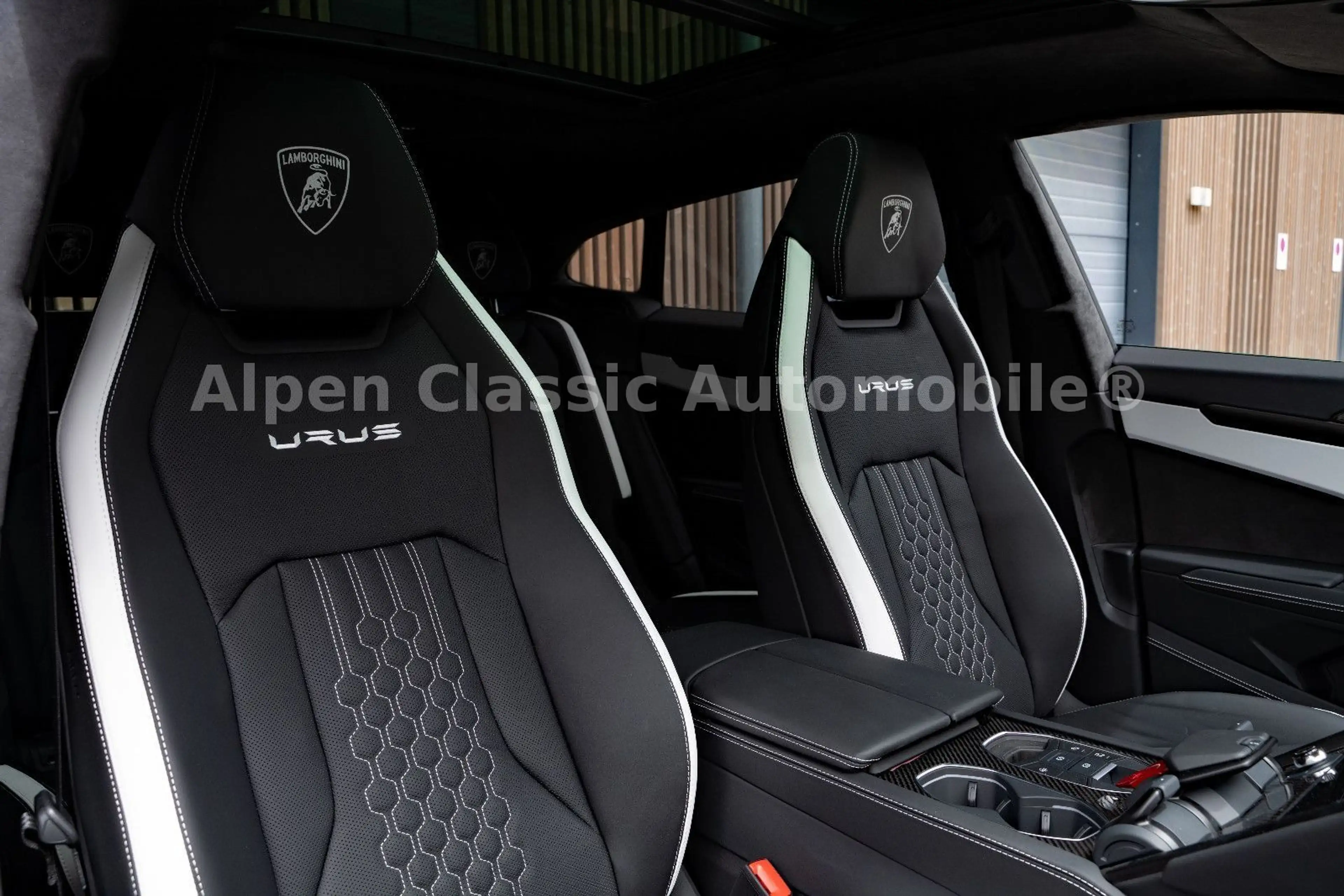 Lamborghini Urus S Panorama, B&O, Carbon — photo 15