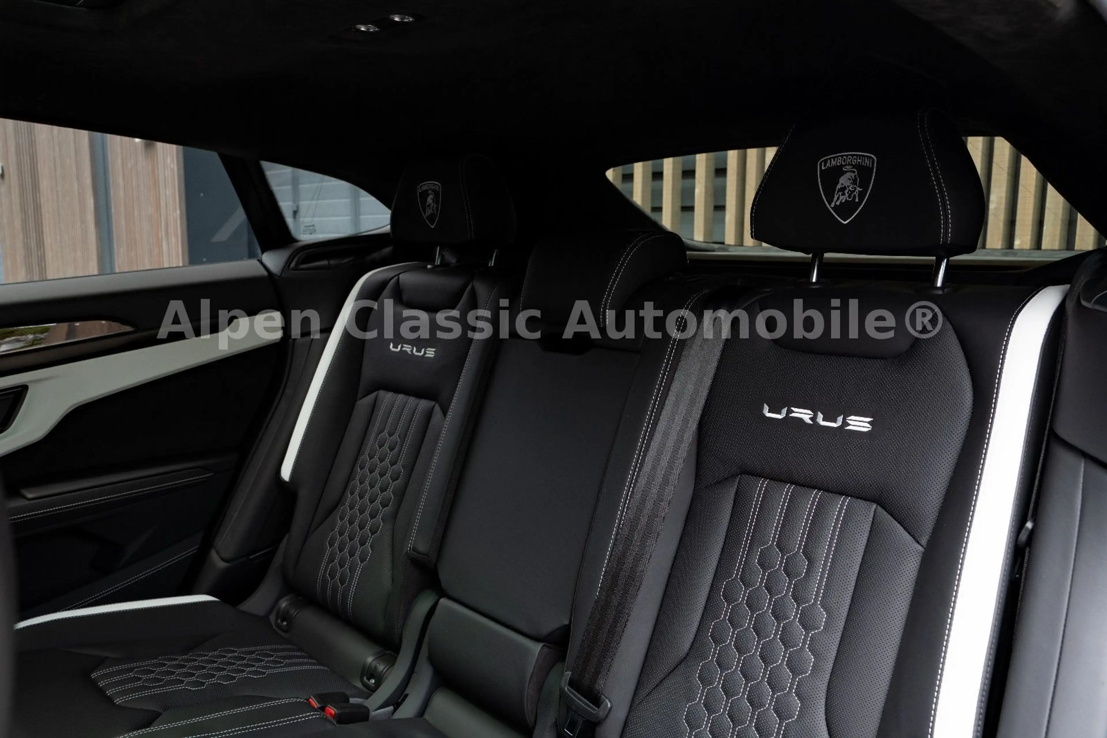 Lamborghini Urus S Panorama, B&O, Carbon — photo 12
