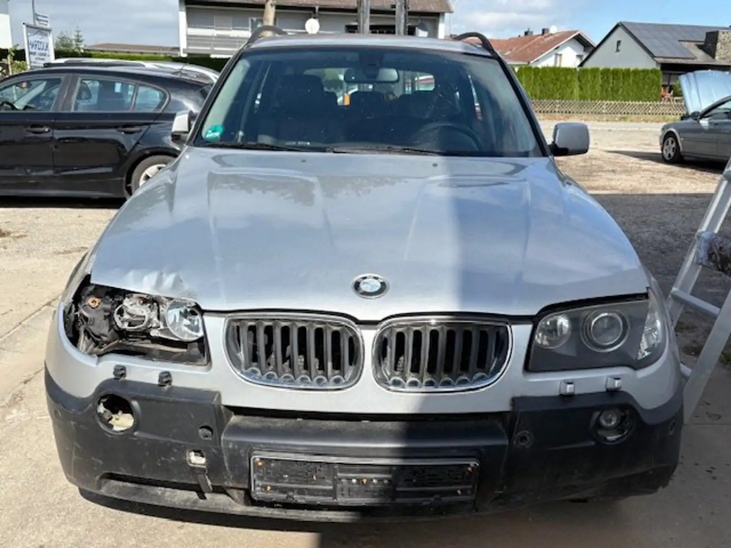 BMW X3 2.0d motor Schaden Grau - 1