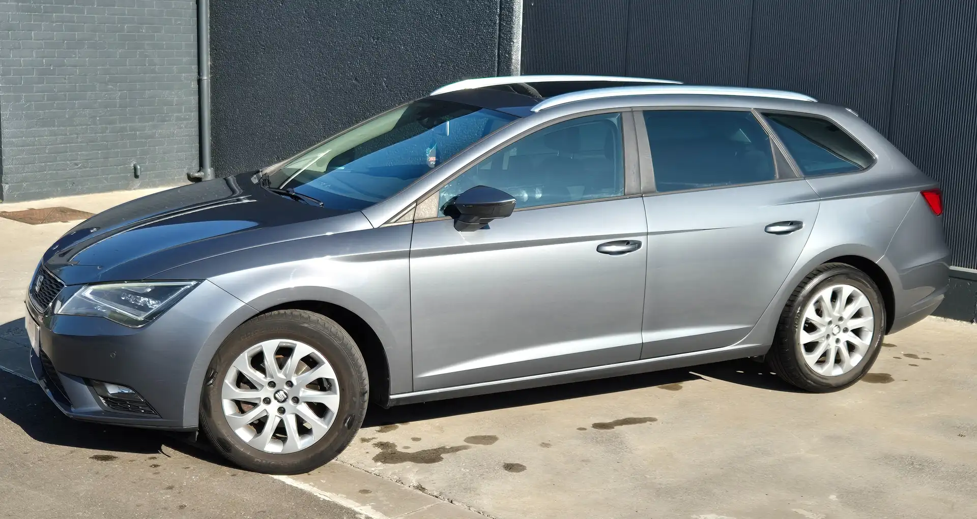 SEAT Leon ST 1.6 CR TDi Style ! Garantie 1 an ! Grijs - 2