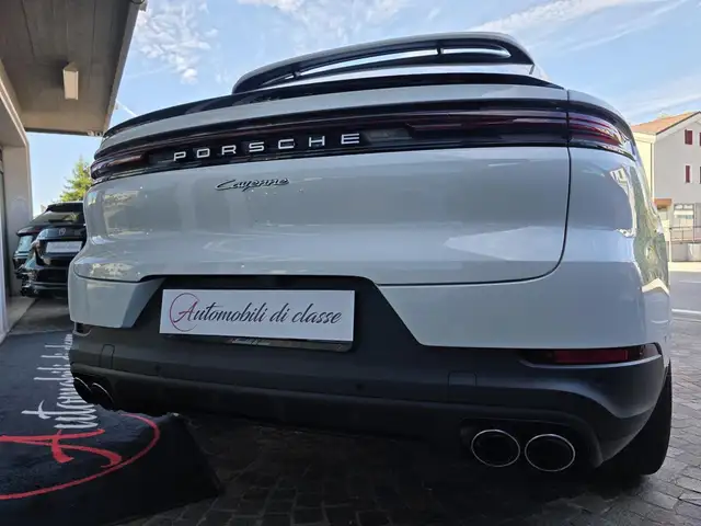 Porsche Cayenne view 7