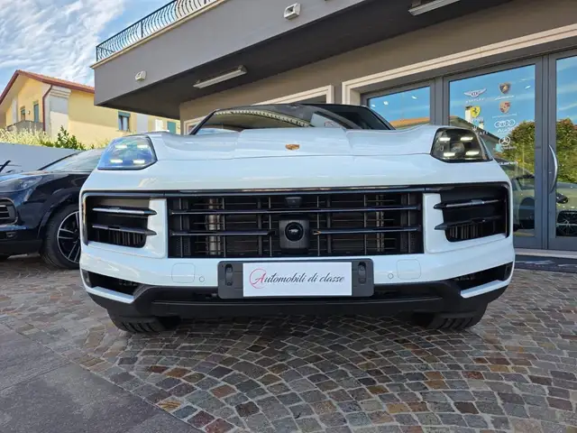 Porsche Cayenne view 4