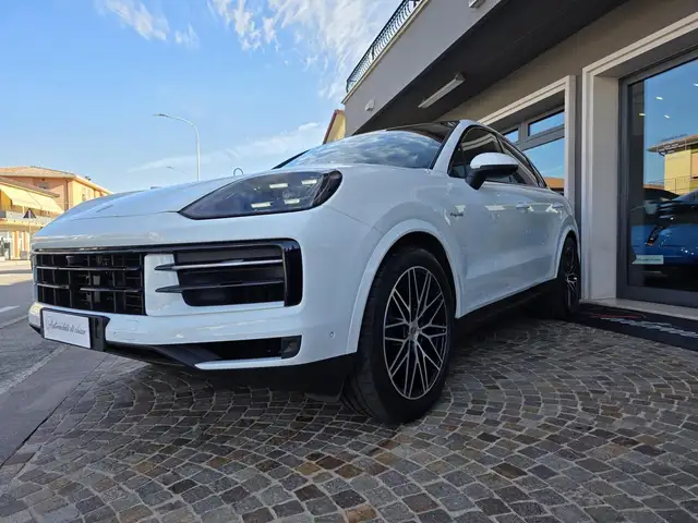 Porsche Cayenne view 2