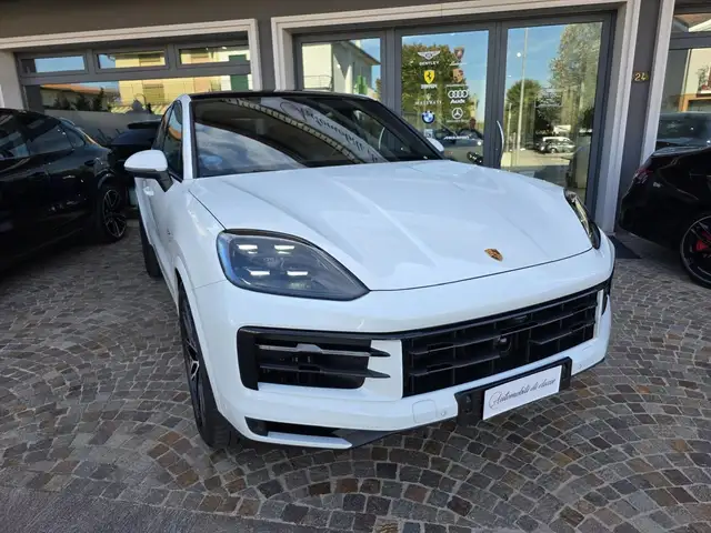 Porsche Cayenne view 5