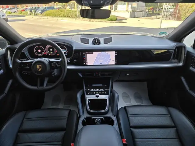 Porsche Cayenne view 9