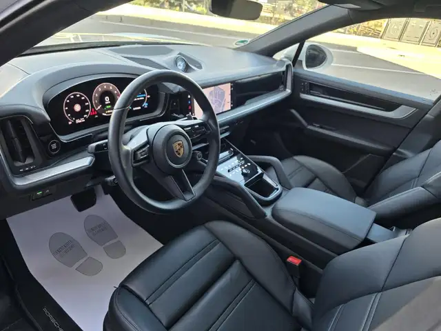 Porsche Cayenne view 8