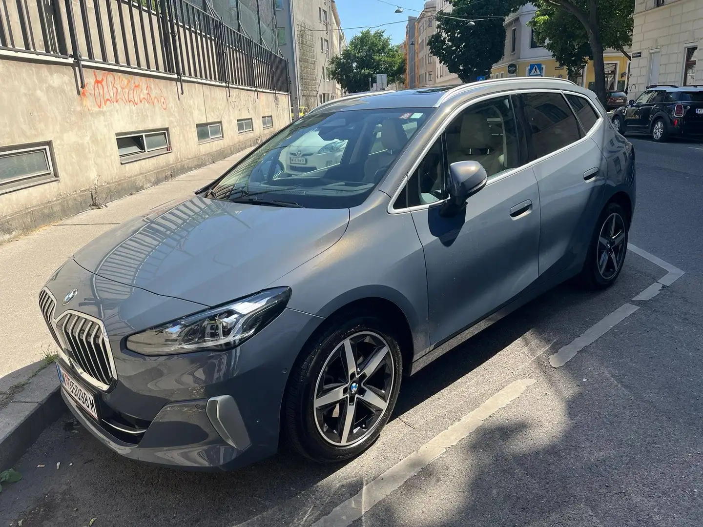 BMW 218 218d Active Tourer Aut. Grau - 1