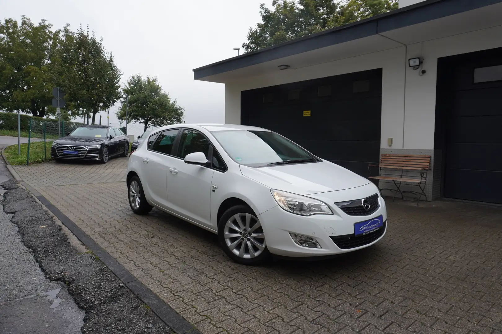 Opel Astra 1.4-16V Turbo 150 Jahre Opel LPG KLIMA+ALU+PDC+TEM Weiß - 1