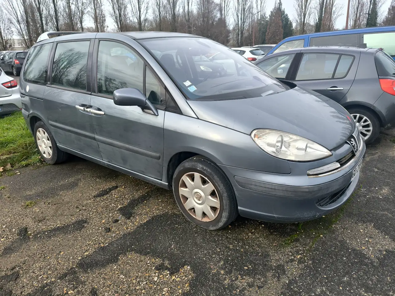 Peugeot 807 2.2 HDi SV