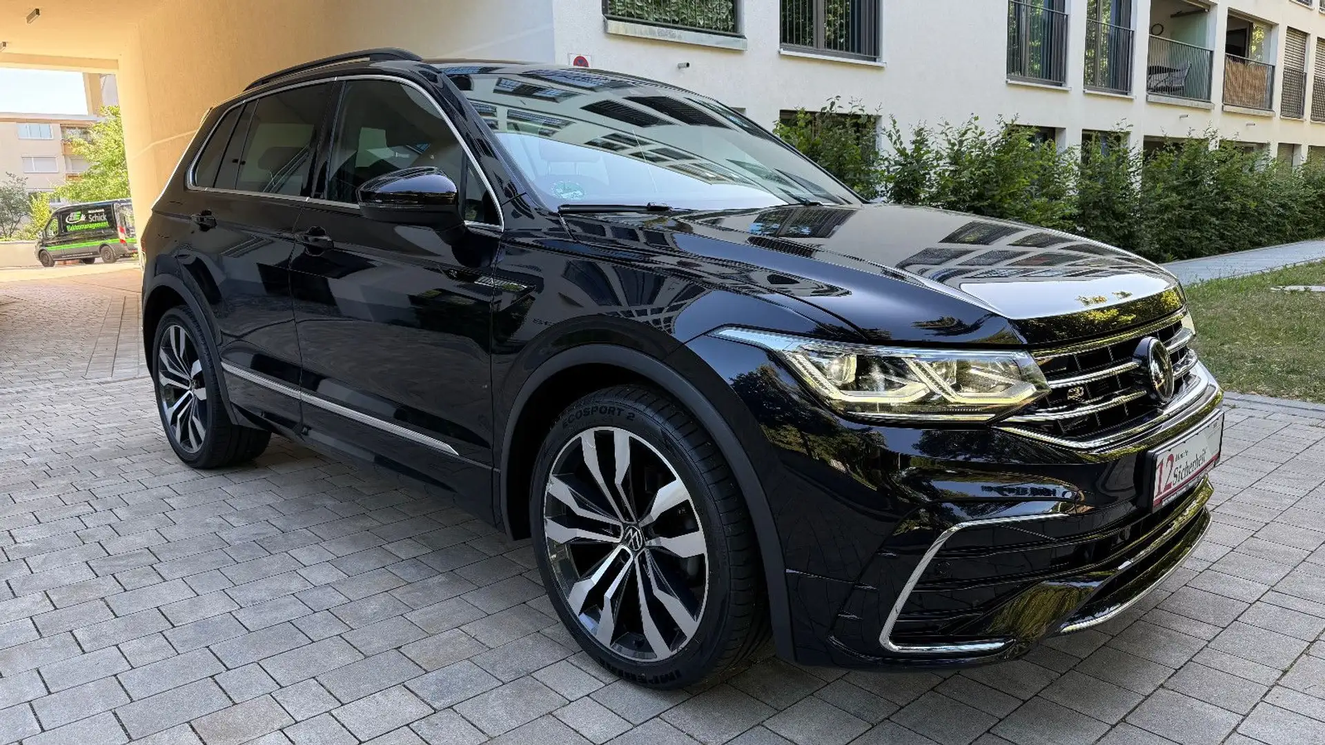 Volkswagen Tiguan R-Line Zwart - 1