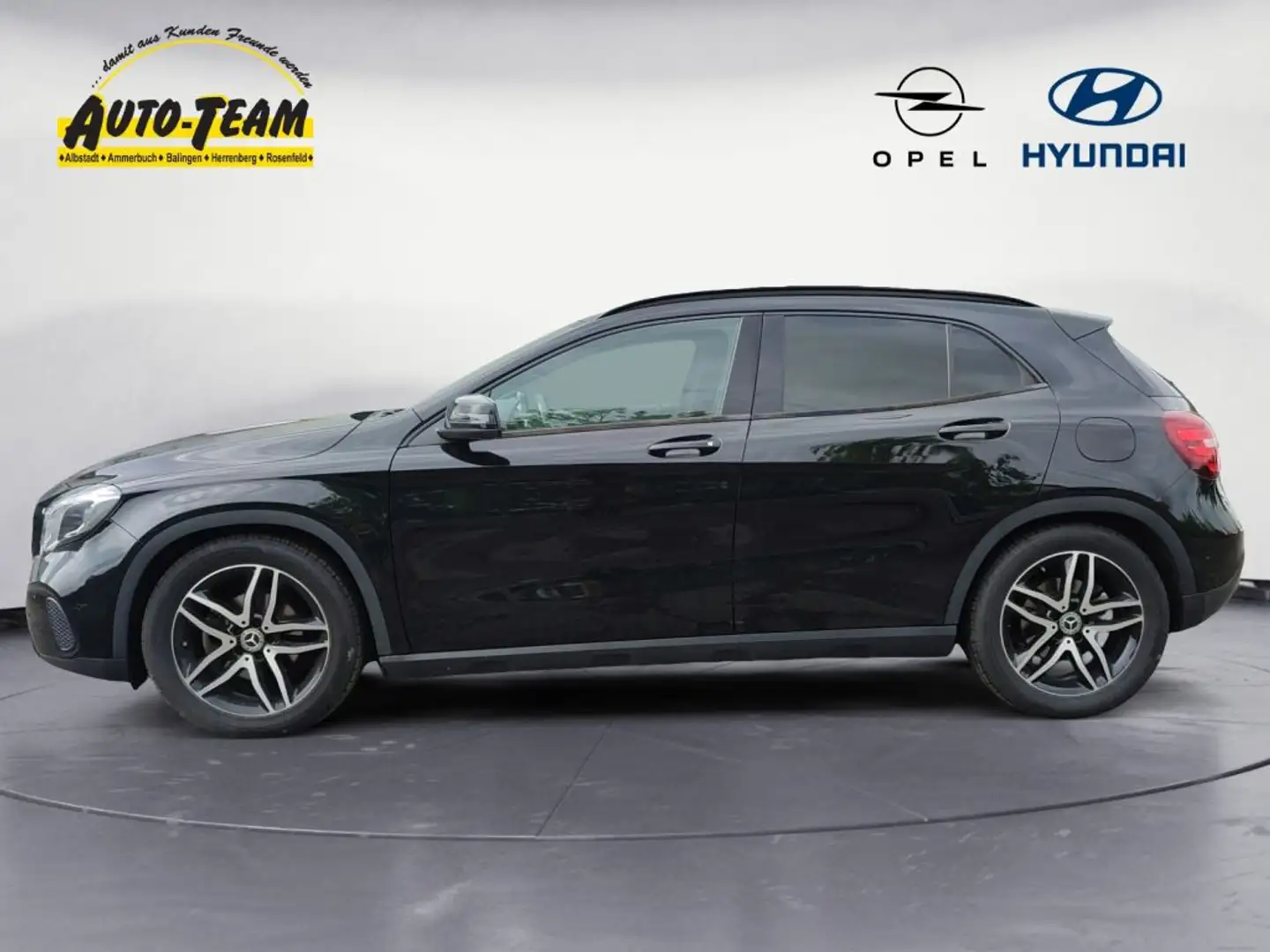 Mercedes-Benz GLA 200 7G-DCT Urban Noir - 2