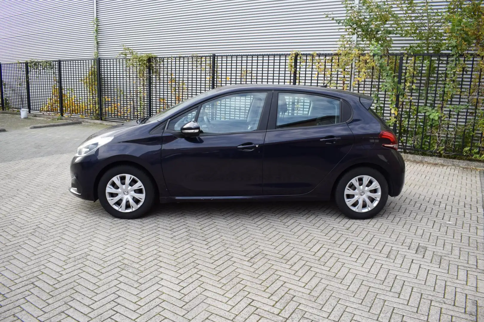 Peugeot 208 1.2 PureTech Blue Lion NW DBriem 12 mnd GARANTIE 2 Blauw - 2