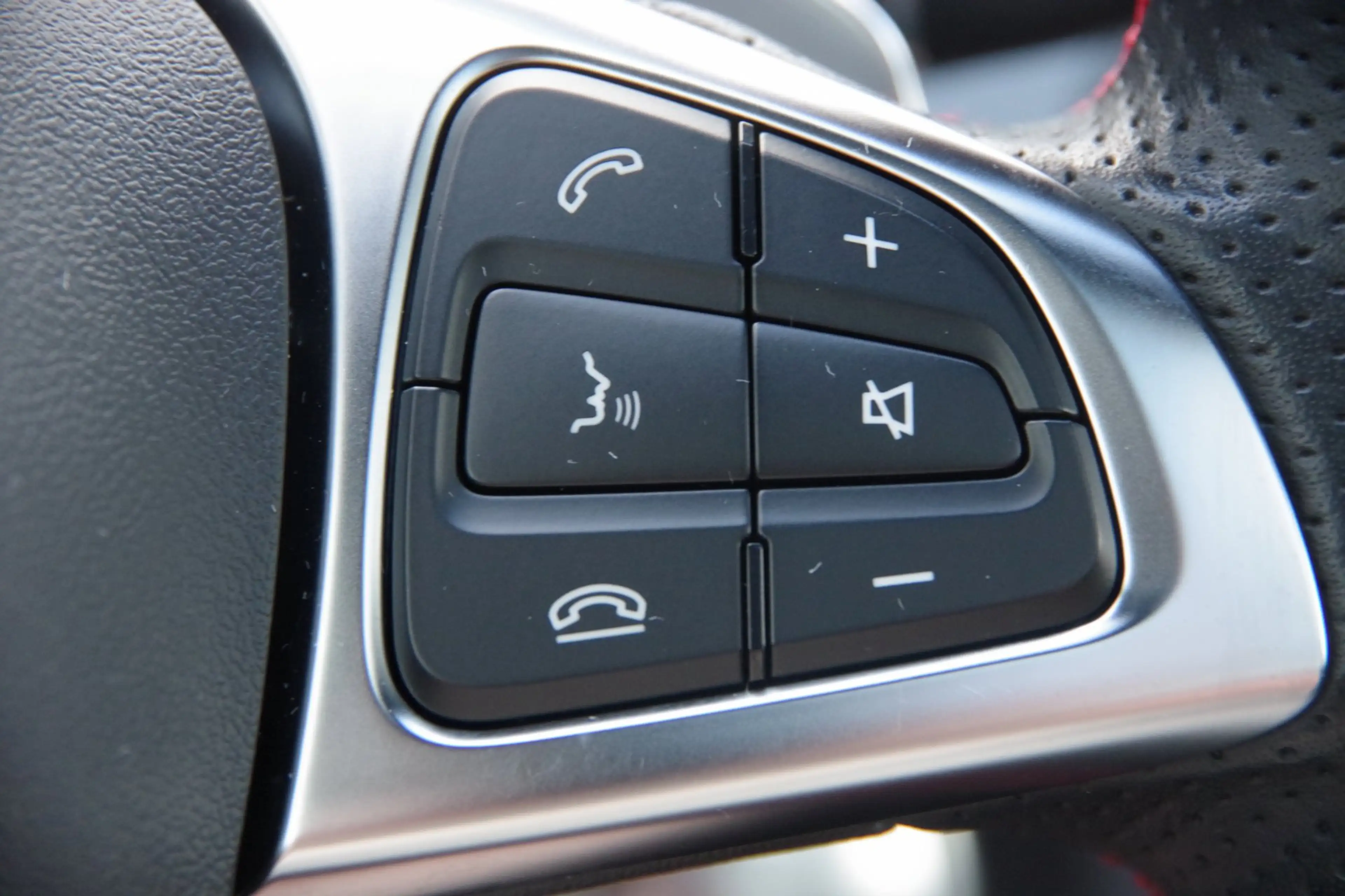 Mercedes-Benz GLA 180 Business Solution AMG Night Upgrade — photo 20